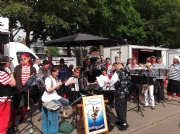 Blauwbaarden op de weekmarkt Biddinghuizen